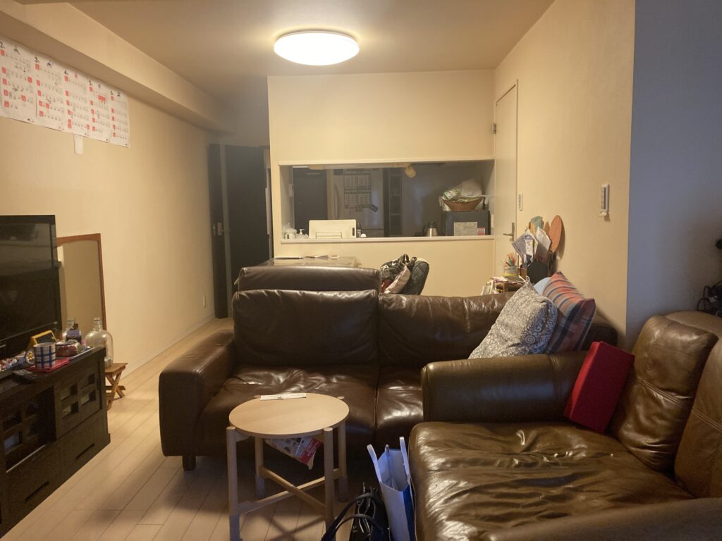 無垢の板が香る天井と、エコカラットを施工した、素材こだわりのフルリフォーム